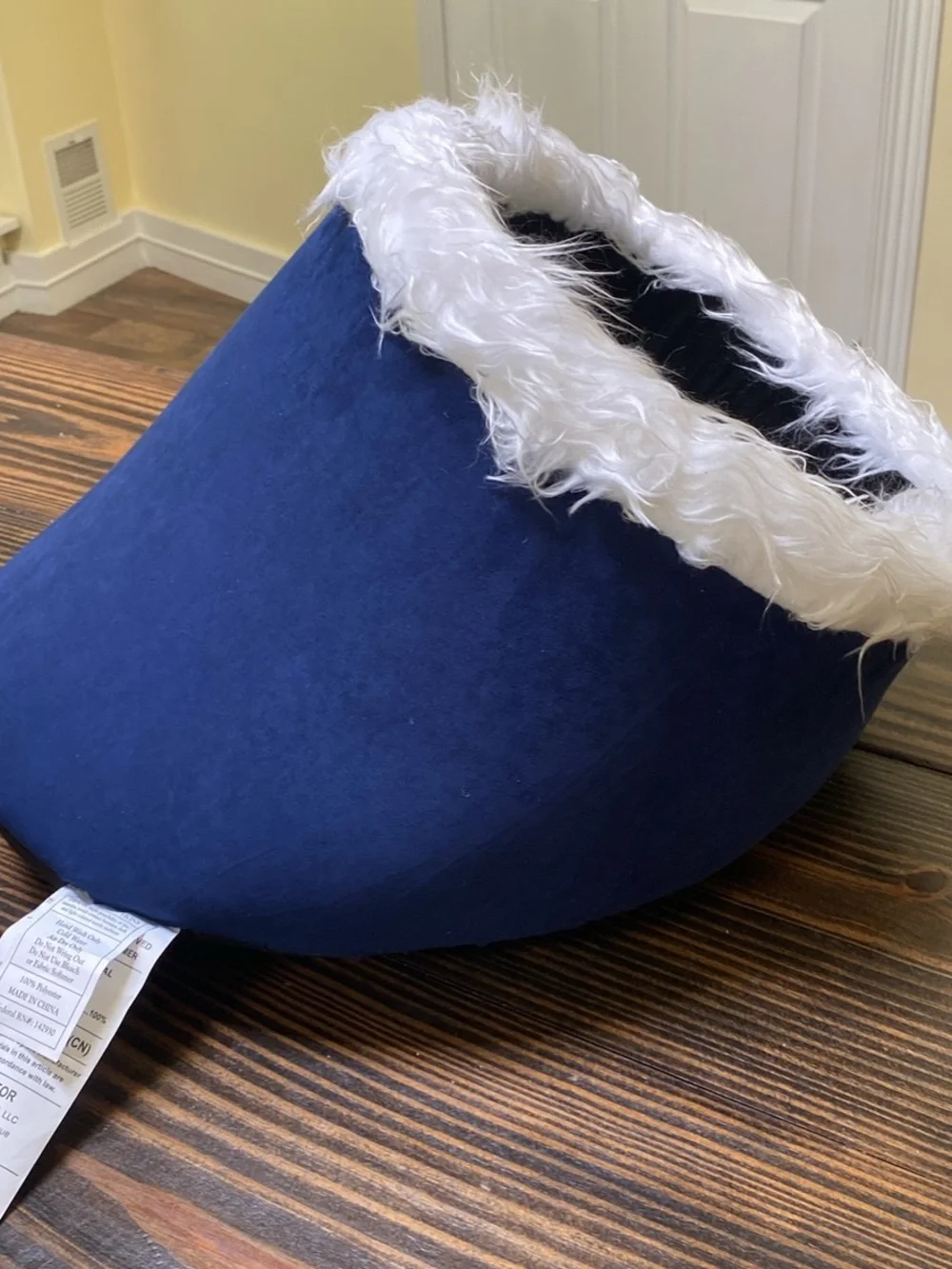 Cozy Navy and White Plush Pet Cave Bed - NWOT